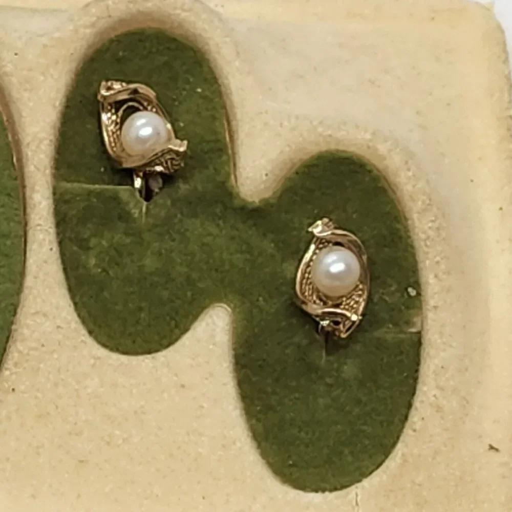 Vintage Gold Tone‎ Filigree Faux Pearl Necklace And Clip-on Earrings